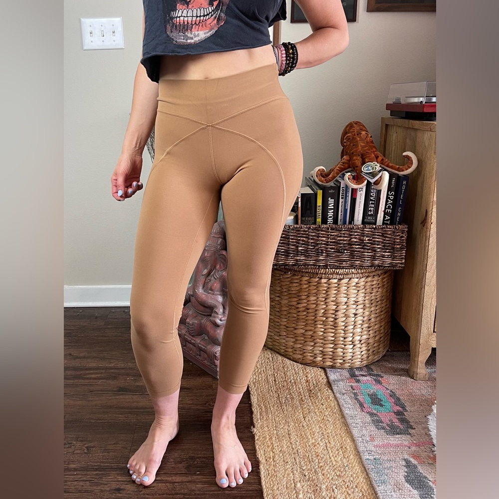 Lululemon • High Rise Yoga Pant • Camel • 8